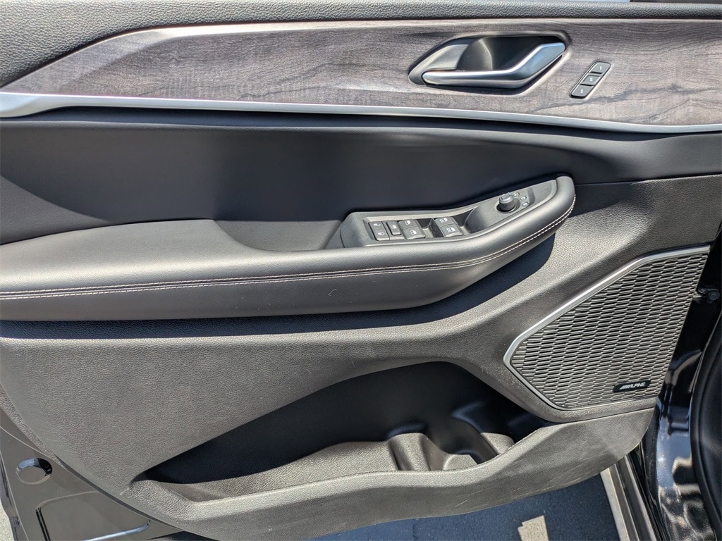 Thumbnail: 2023 Jeep Grand Cherokee - 14