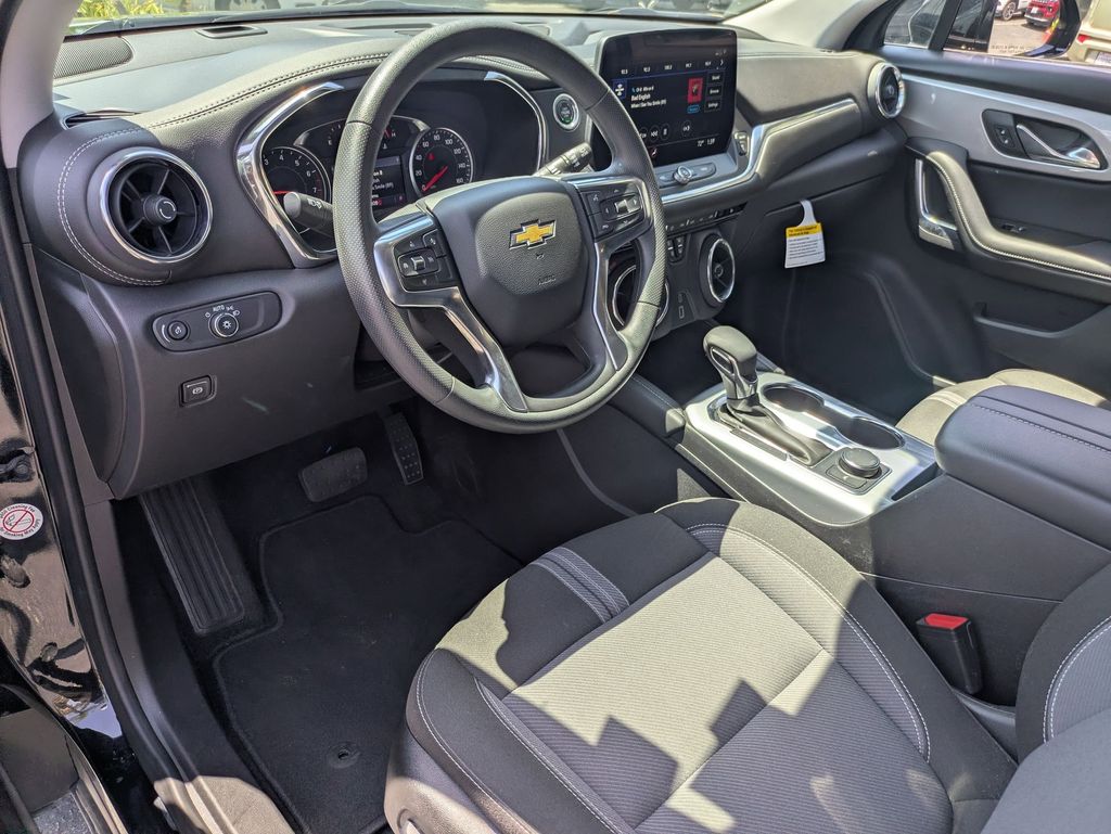Thumbnail: 2025 Chevrolet Blazer - 17