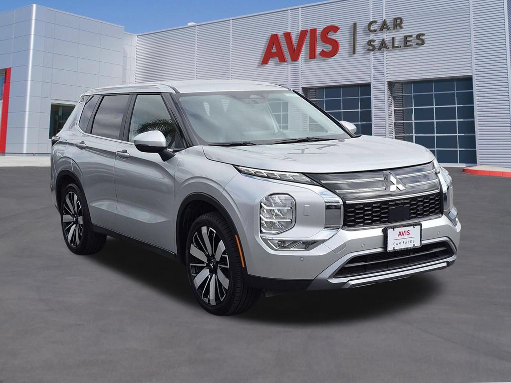 Thumbnail: 2025 Mitsubishi Outlander - 3