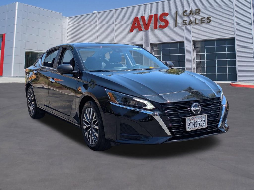 Thumbnail: 2025 Nissan Altima - 3