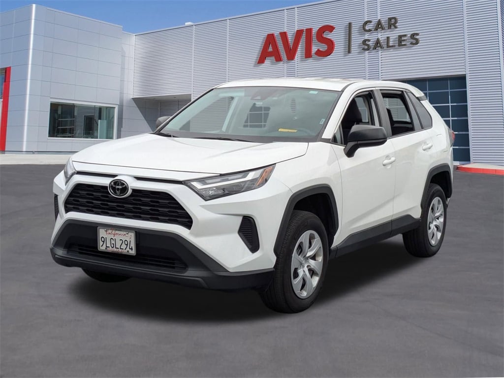 2024 Toyota RAV4 LE's photo