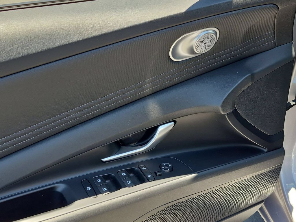 Thumbnail: 2025 Hyundai Elantra - 13