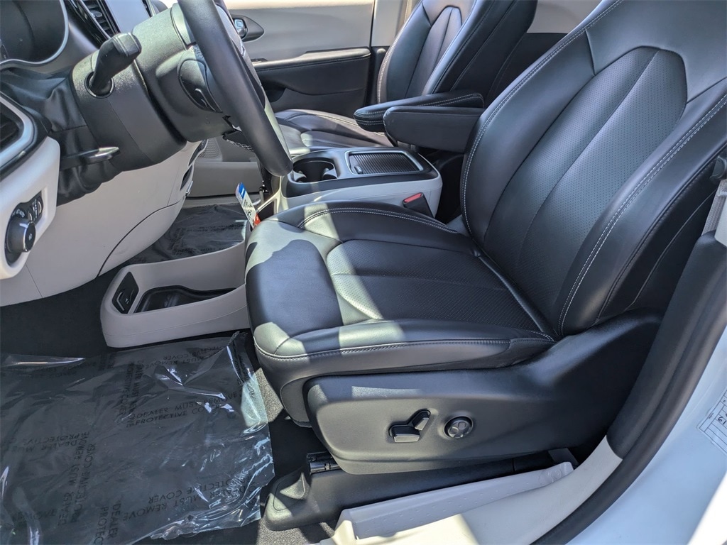 2023 Chrysler Pacifica Touring L 16