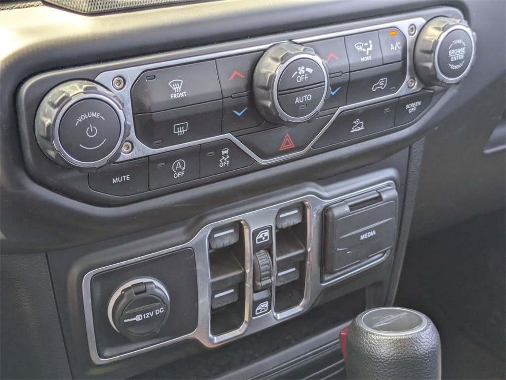 Thumbnail: 2023 Jeep Gladiator - 21