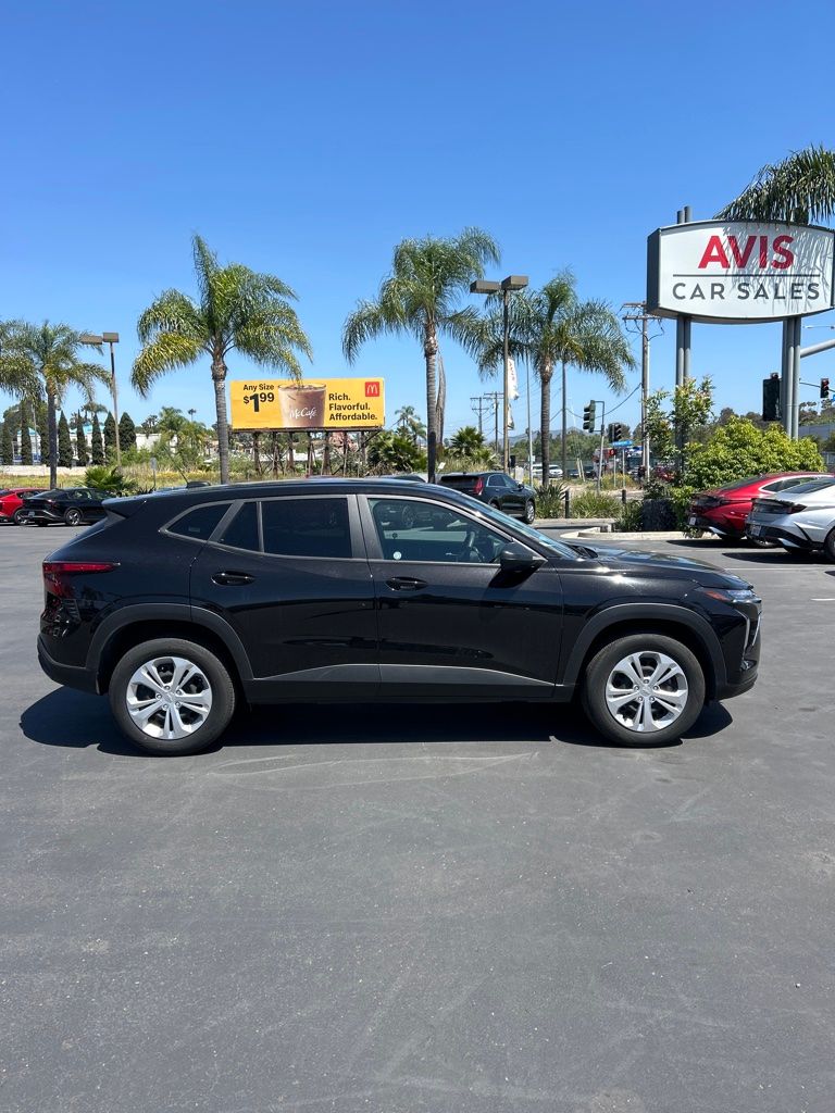 Thumbnail: 2025 Chevrolet Trax - 4