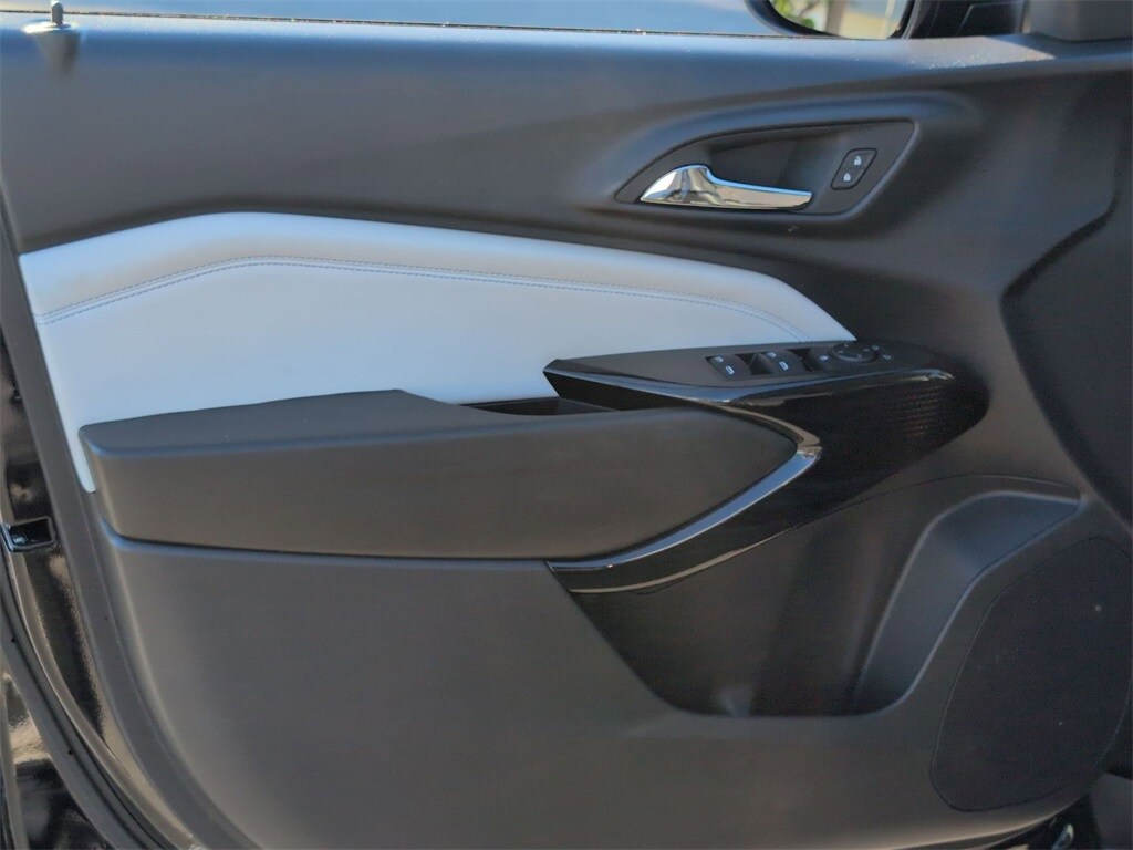 Thumbnail: 2025 Chevrolet Trax - 17