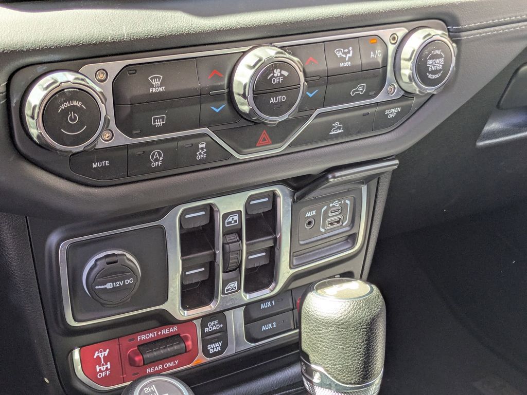 Thumbnail: 2025 Jeep Wrangler - 22