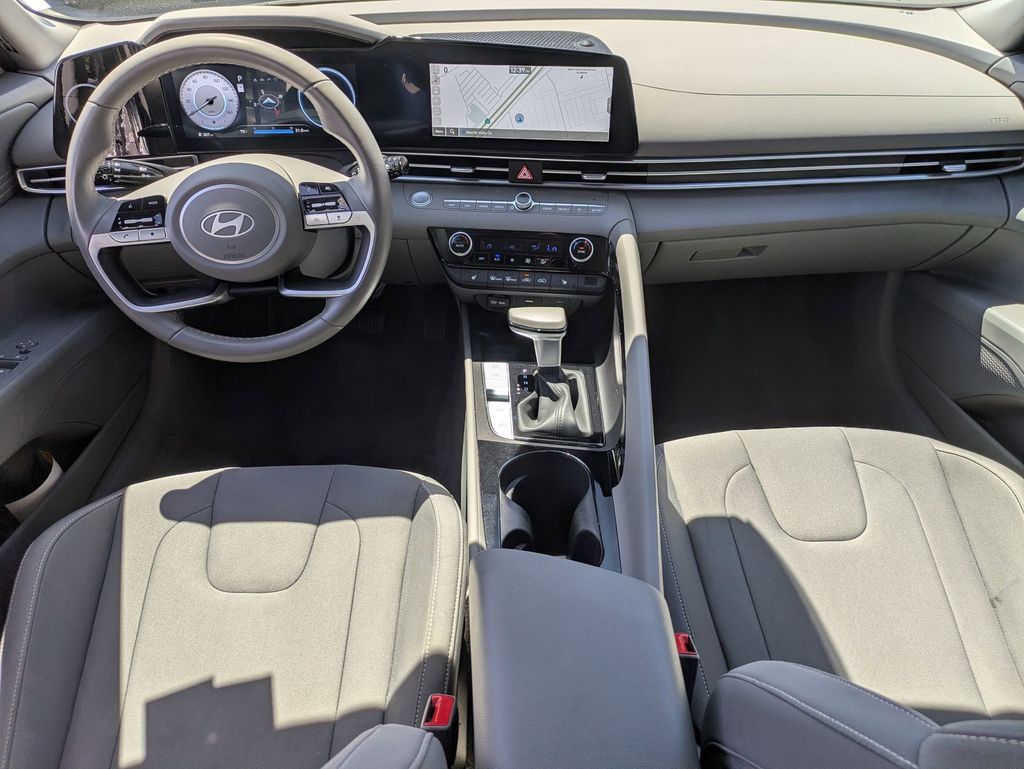 Thumbnail: 2025 Hyundai Elantra - 25