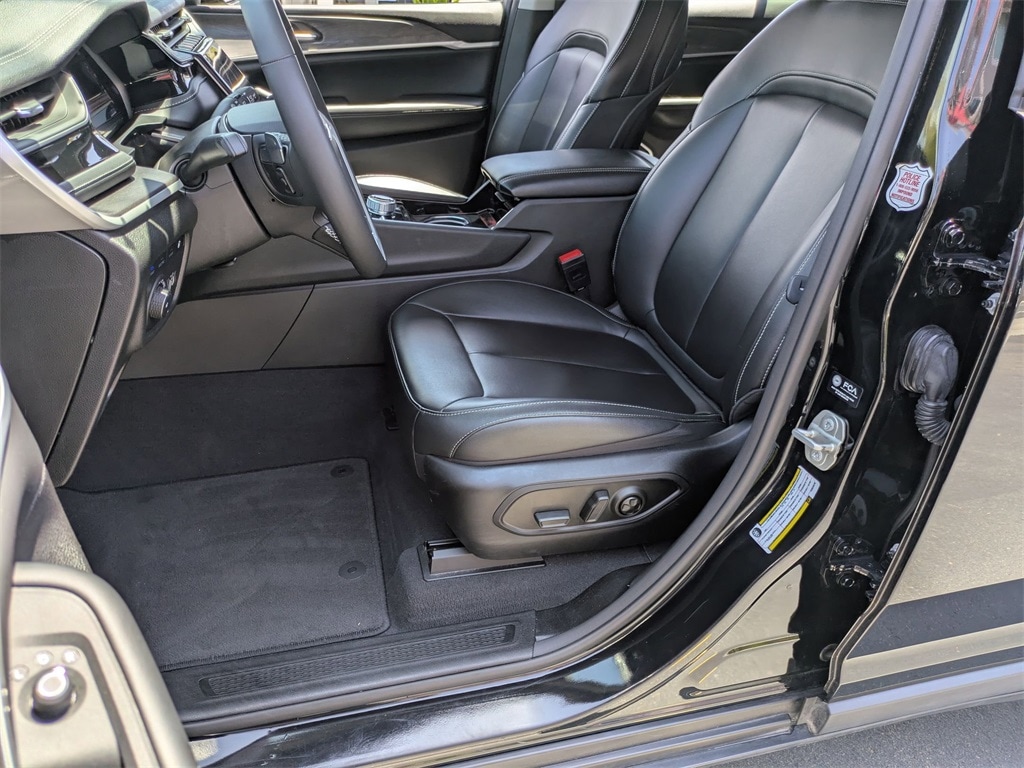 2023 Jeep Grand Cherokee 4xe 17