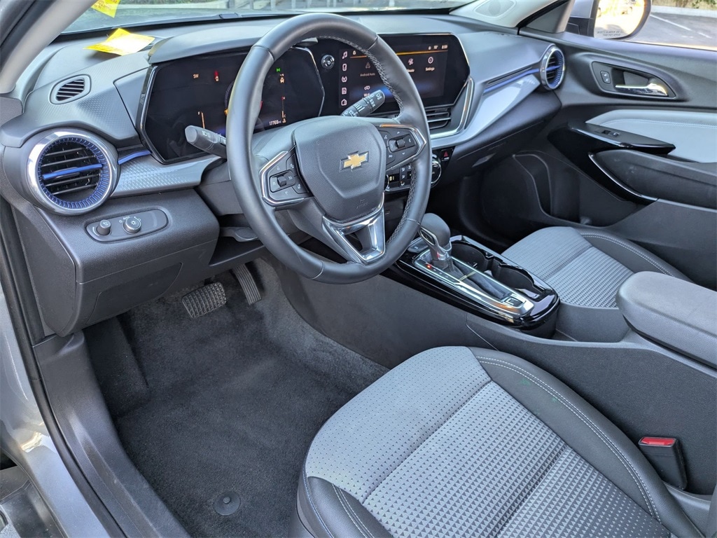 Thumbnail: 2025 Chevrolet Trax - 17