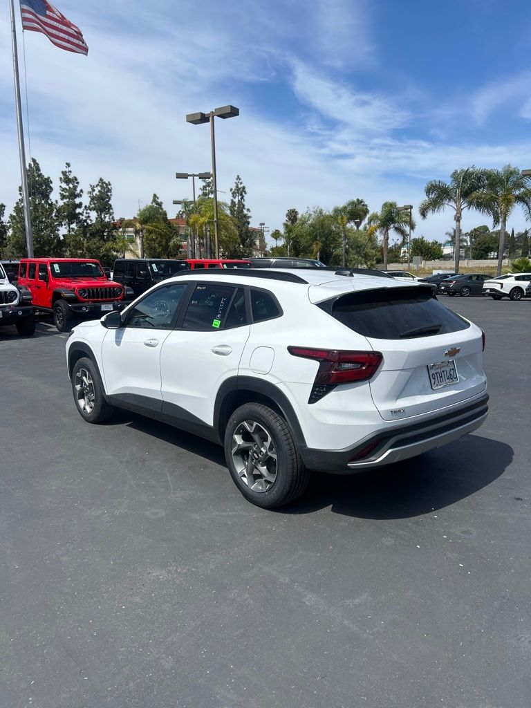 Thumbnail: 2025 Chevrolet Trax - 5