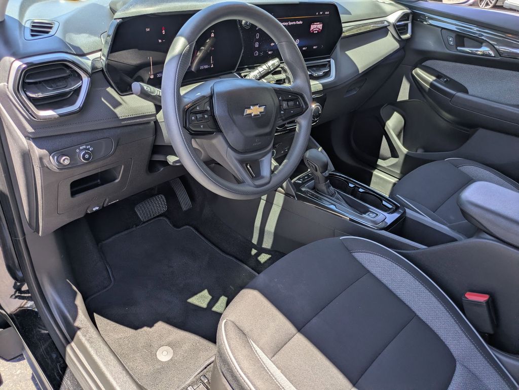 Thumbnail: 2025 Chevrolet TrailBlazer - 17