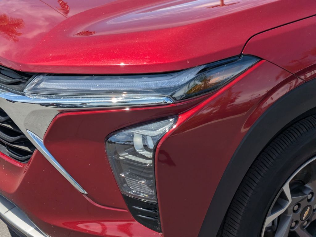 Thumbnail: 2025 Chevrolet Trax - 11