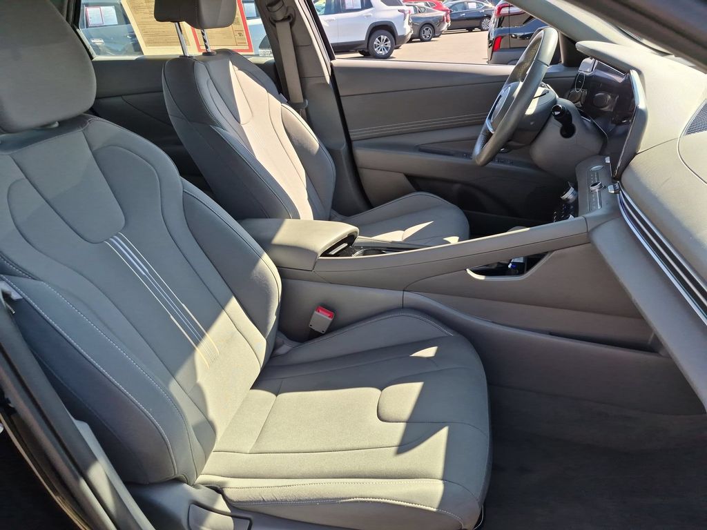 Thumbnail: 2025 Hyundai Elantra - 31