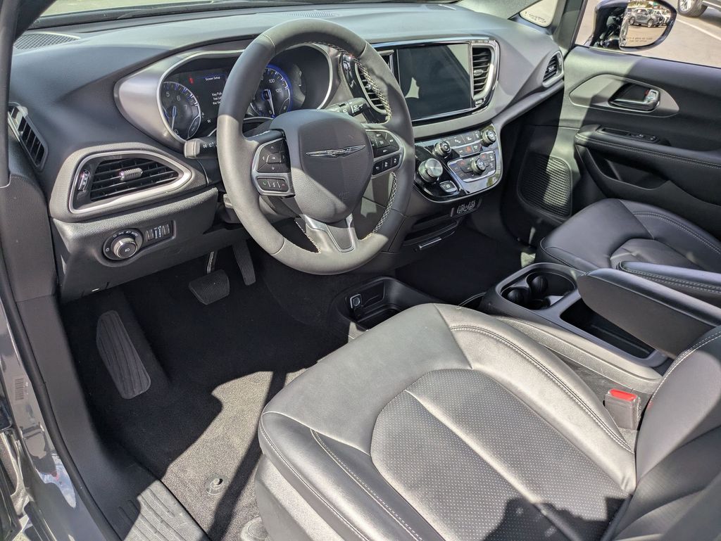 Thumbnail: 2025 Chrysler Pacifica - 16