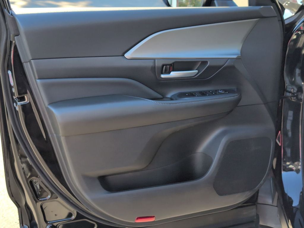 Thumbnail: 2025 Toyota Grand Highlander - 11