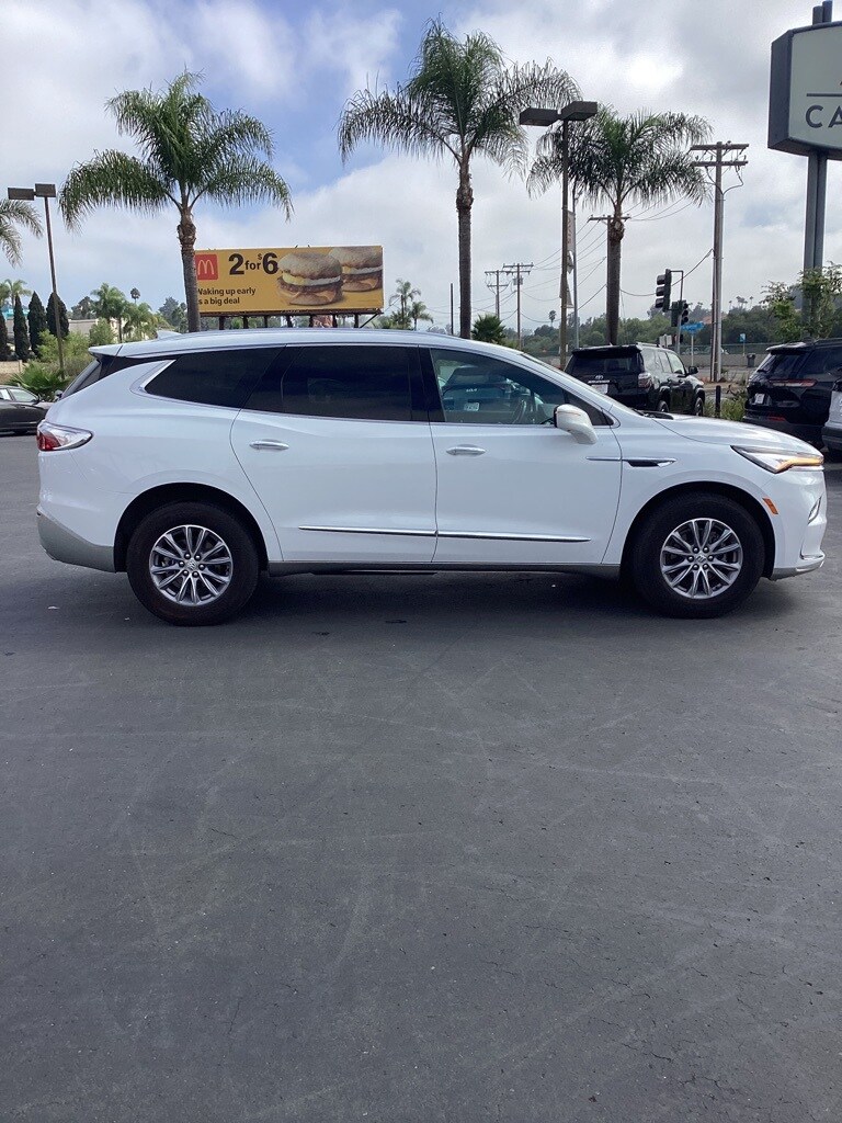 2024 Buick Enclave Premium photo 2