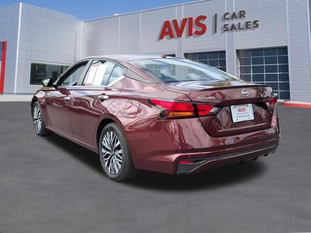 2025 Nissan Altima SV - Photo 9