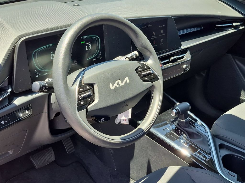 Thumbnail: 2025 Kia Niro - 15
