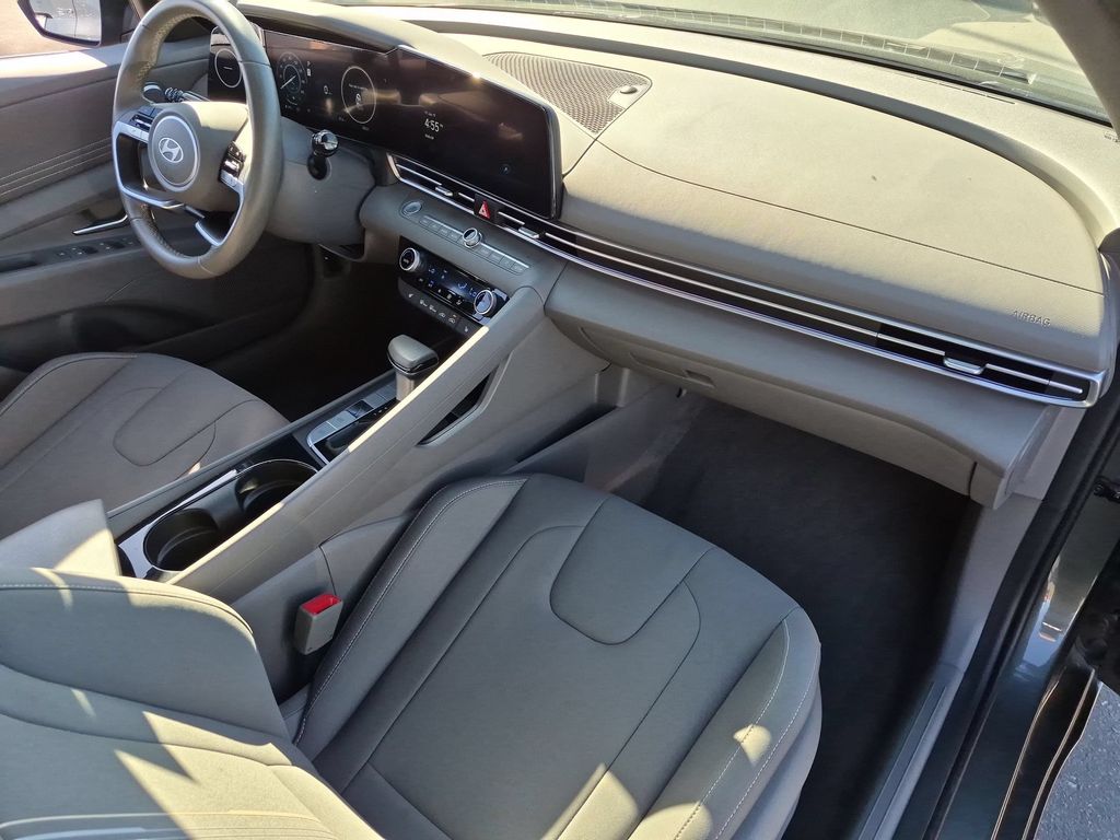 Thumbnail: 2025 Hyundai Elantra - 32