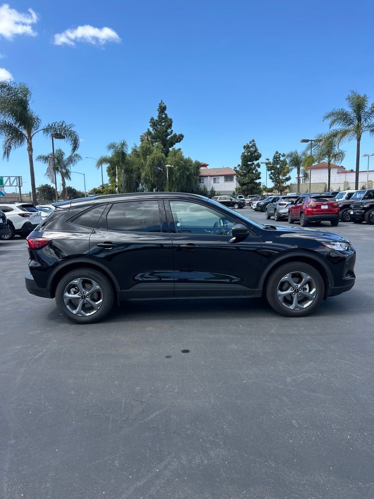 Thumbnail: 2025 Ford Escape - 9