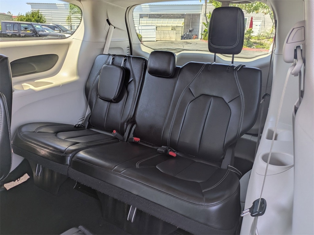 2023 Chrysler Pacifica Touring L 28