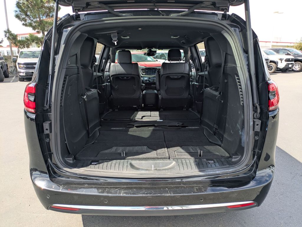 Thumbnail: 2025 Chrysler Pacifica - 31