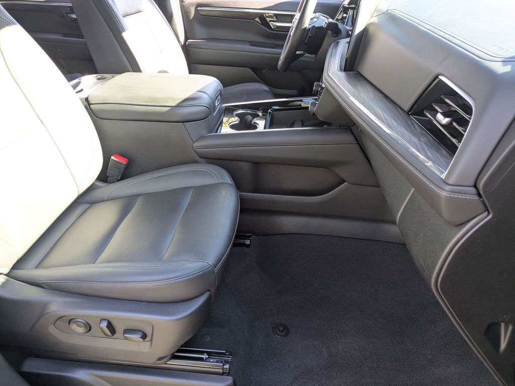 Thumbnail: 2025 Chevrolet Tahoe - 30