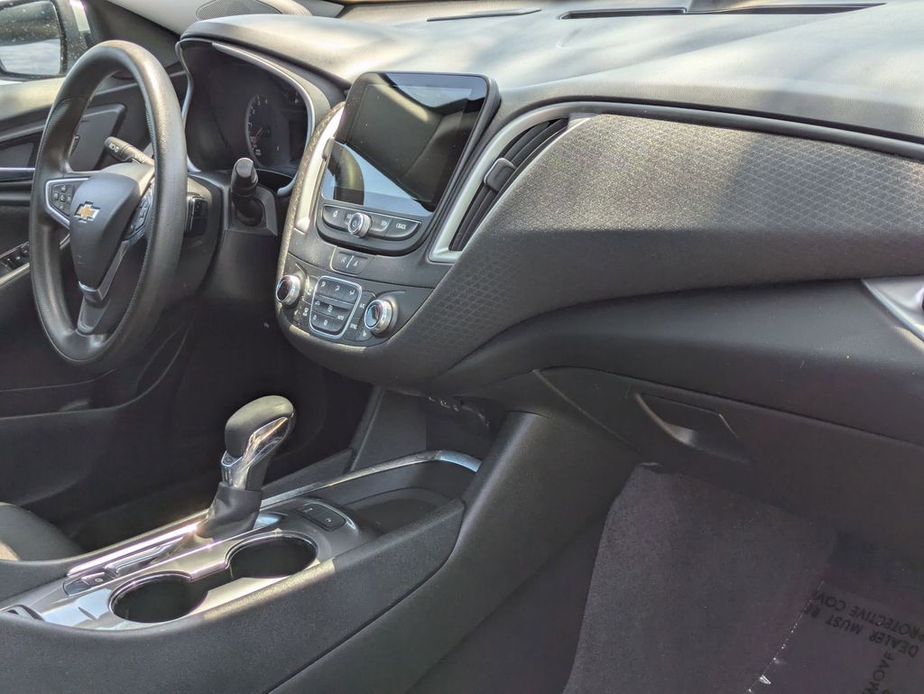 Thumbnail: 2024 Chevrolet Malibu - 31