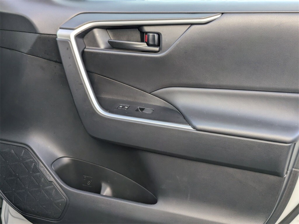 Thumbnail: 2024 Toyota RAV4 - 33