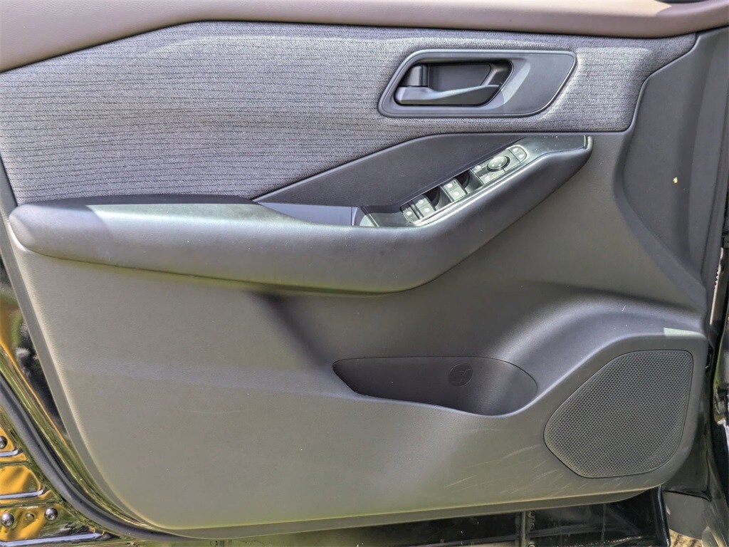 2023 Nissan Rogue S 11