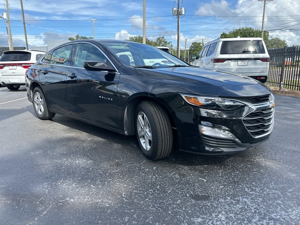 Thumbnail: 2024 Chevrolet Malibu - 3
