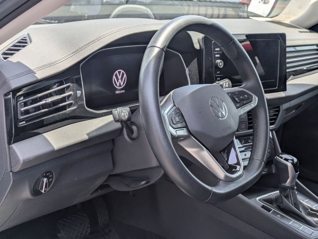 Thumbnail: 2025 Volkswagen Jetta - 14