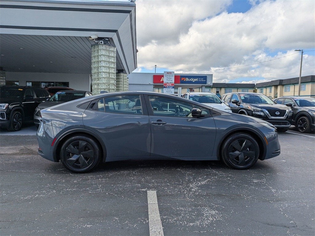 2024 Toyota Prius LE photo 4