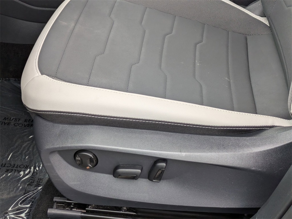 Thumbnail: 2025 Volkswagen Taos - 15