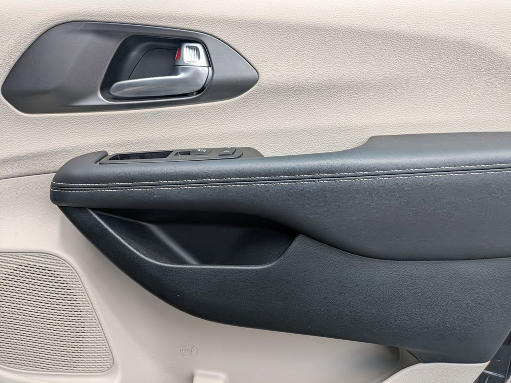 Thumbnail: 2024 Chrysler Pacifica - 31