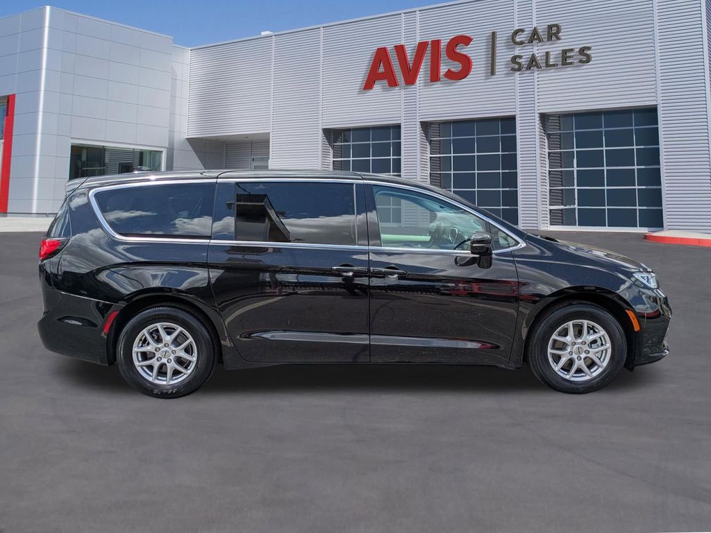 Thumbnail: 2024 Chrysler Pacifica - 5