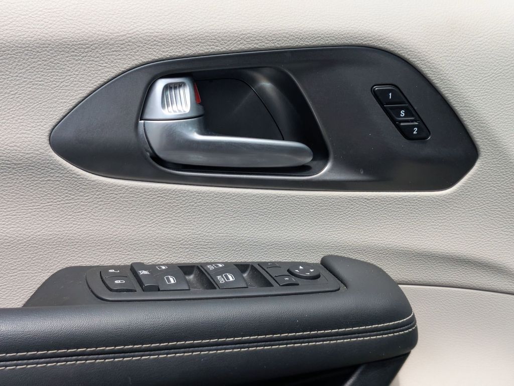 Thumbnail: 2024 Chrysler Pacifica - 13