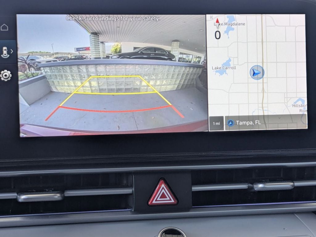 2025 Hyundai Elantra Limited - Photo 17