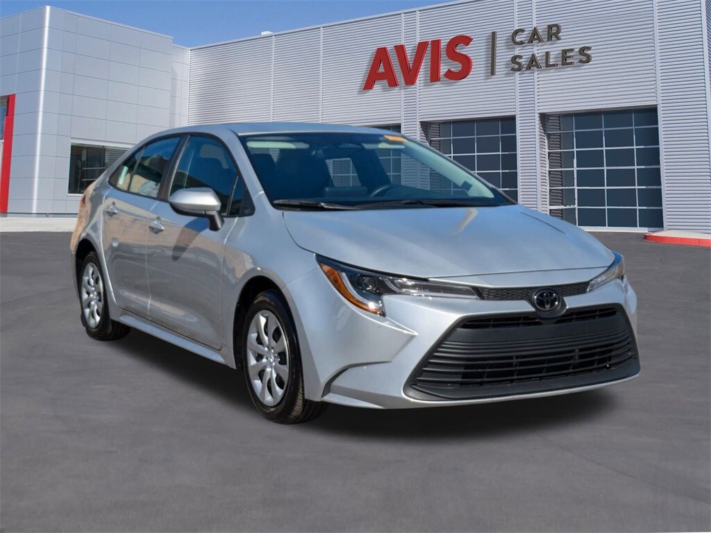 2025 Toyota Corolla LE photo 3