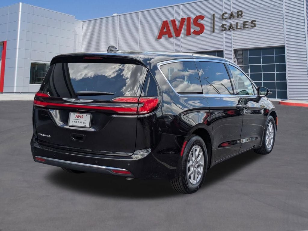 Thumbnail: 2024 Chrysler Pacifica - 6