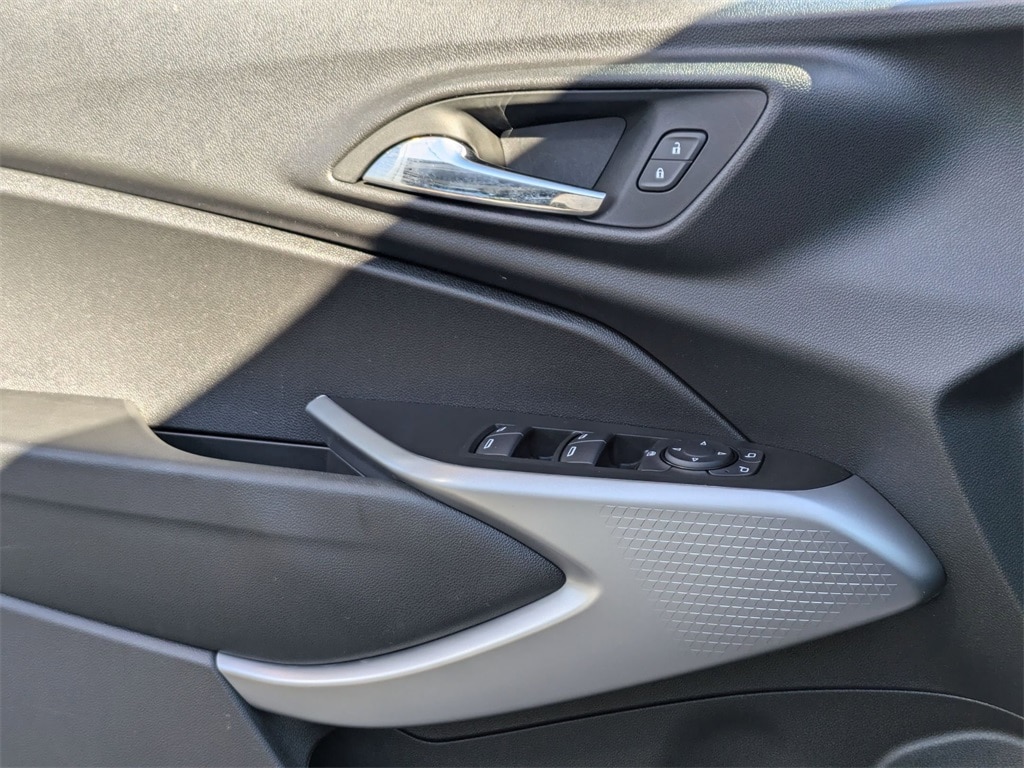 Thumbnail: 2025 Chevrolet Trax - 10