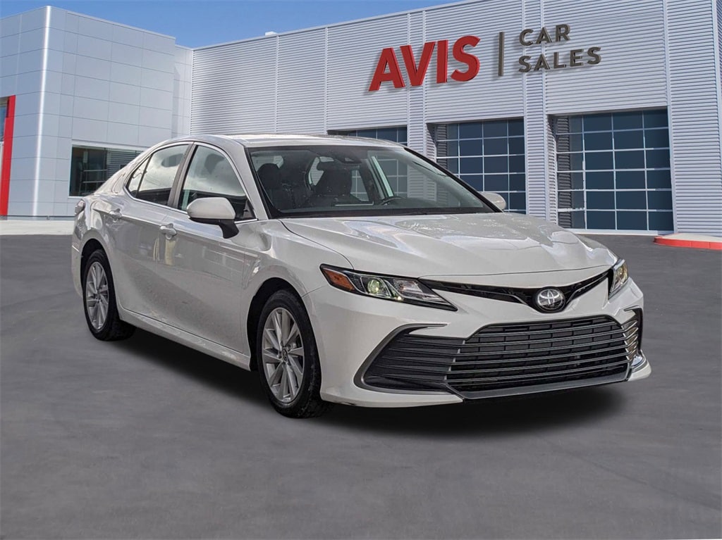 2023 Toyota Camry LE 3