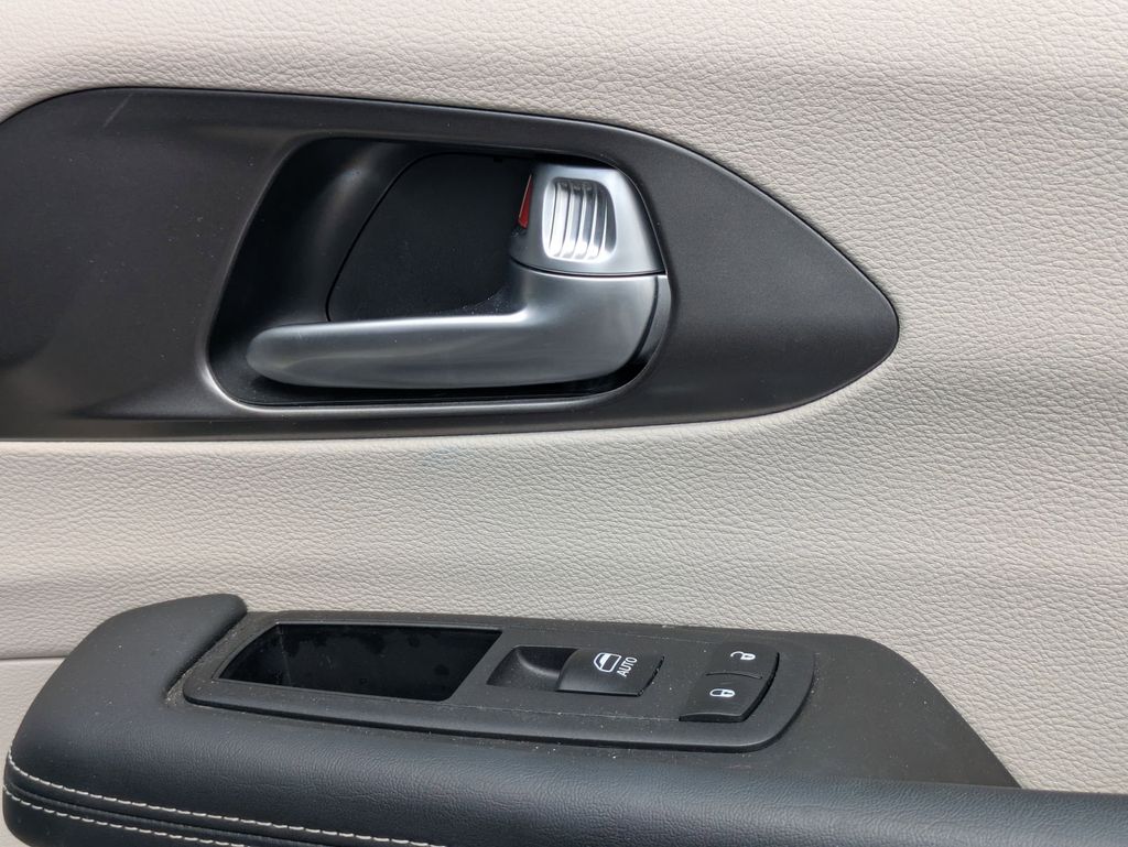Thumbnail: 2024 Chrysler Pacifica - 32