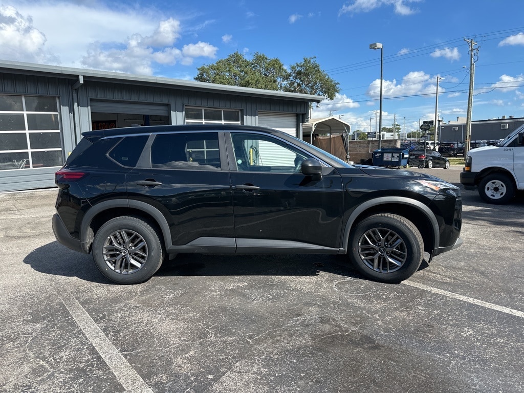 Thumbnail: 2023 Nissan Rogue - 4
