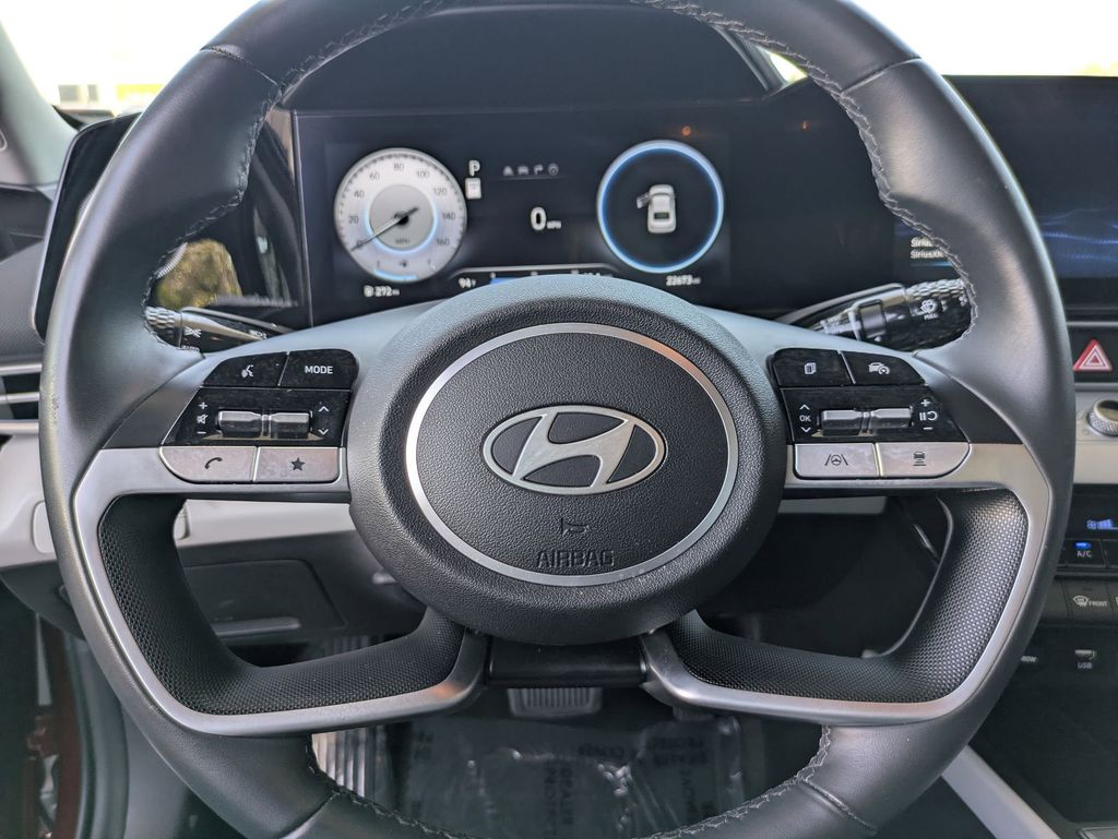 2025 Hyundai Elantra Limited - Photo 22