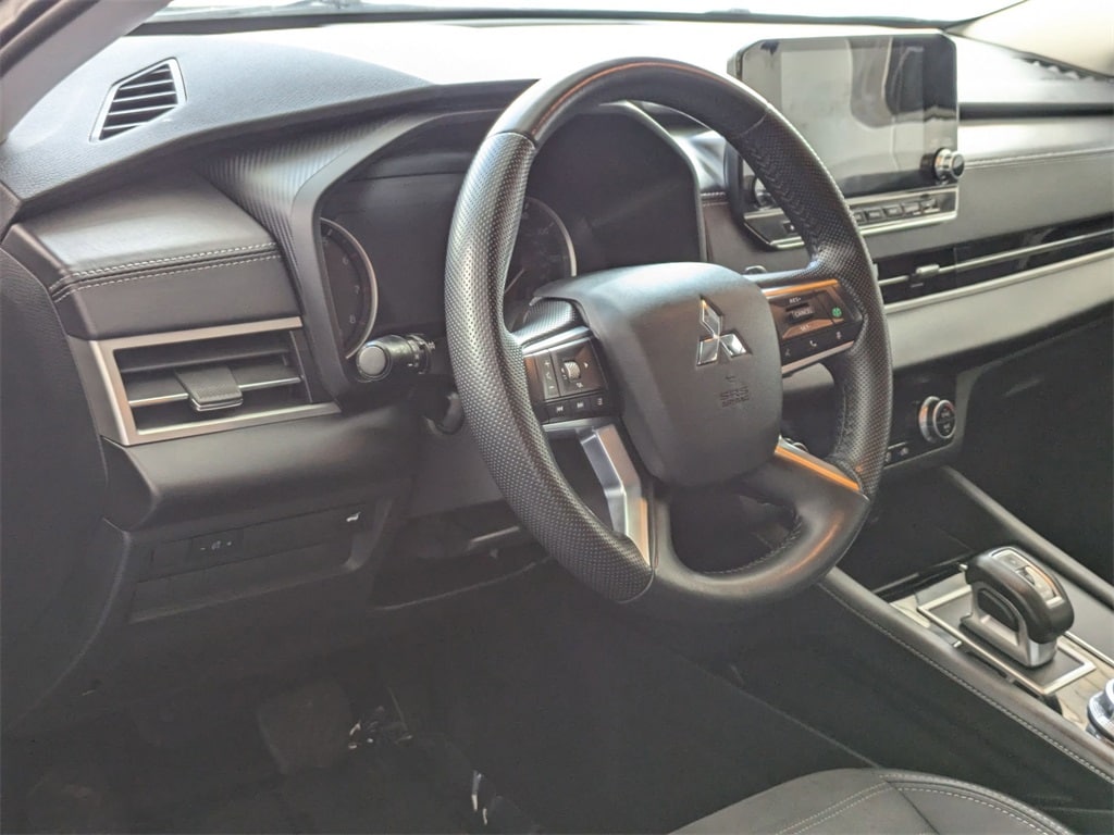 Thumbnail: 2024 Mitsubishi Outlander - 14