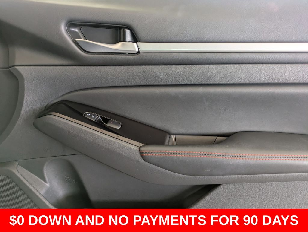 2025 Nissan Altima SR - Photo 32