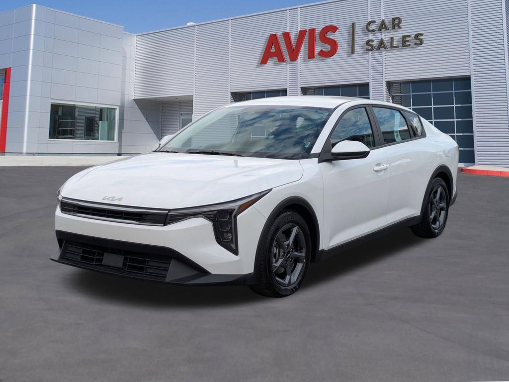 2025 Kia K4 LXS AT's photo