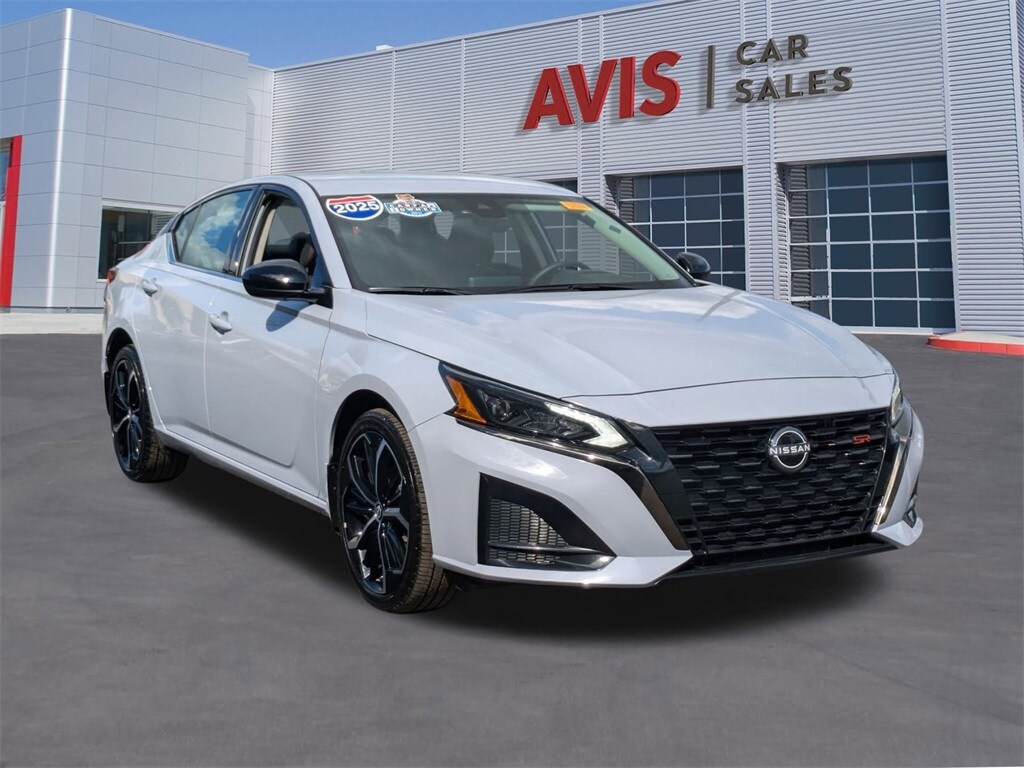 2025 Nissan Altima SR photo 3